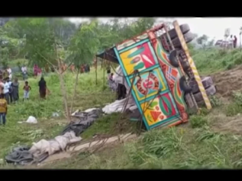 15 killed, 6 injured as truck overturns in Tangail