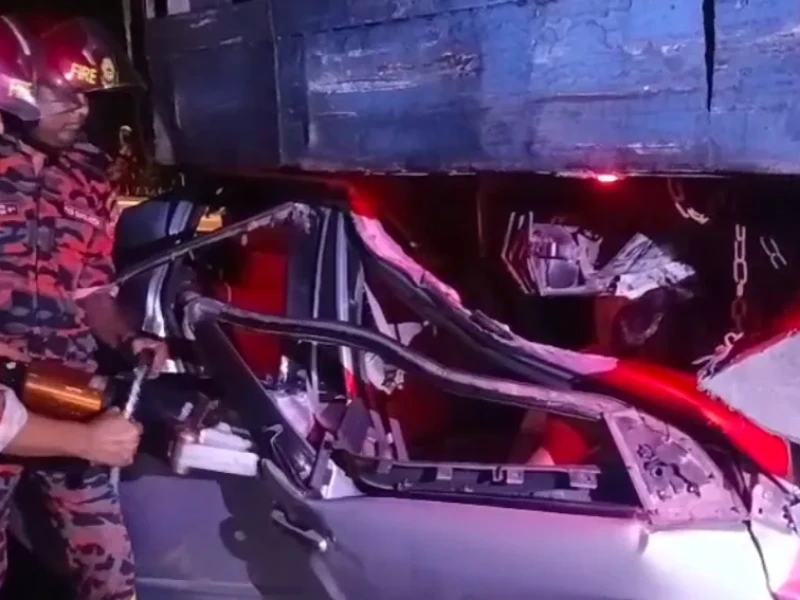 5 killed as car crashes into truck on expressway in Faridpur