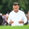 দেশে ফিরেই বাবা-মায়ের কবর জিয়ারত প্রধানমন্ত্রীর