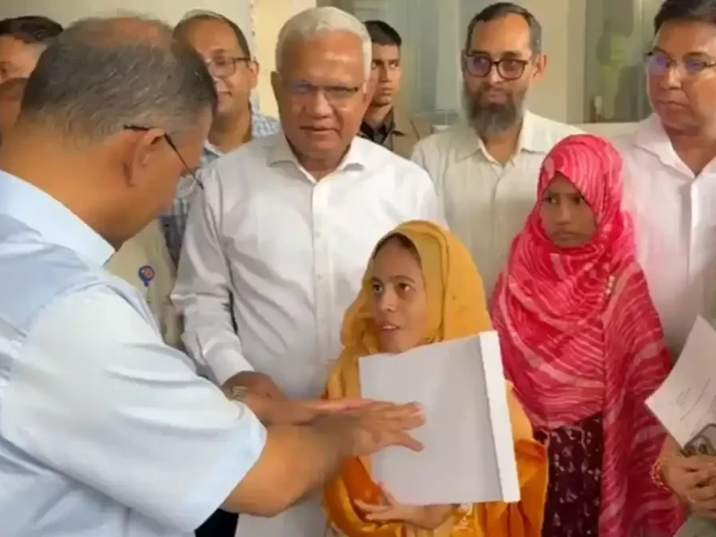 প্রতিবন্ধী ৩ ব্যক্তির হাতে নিয়োগপত্র তুলে দিলেন প্রধানমন্ত্রী