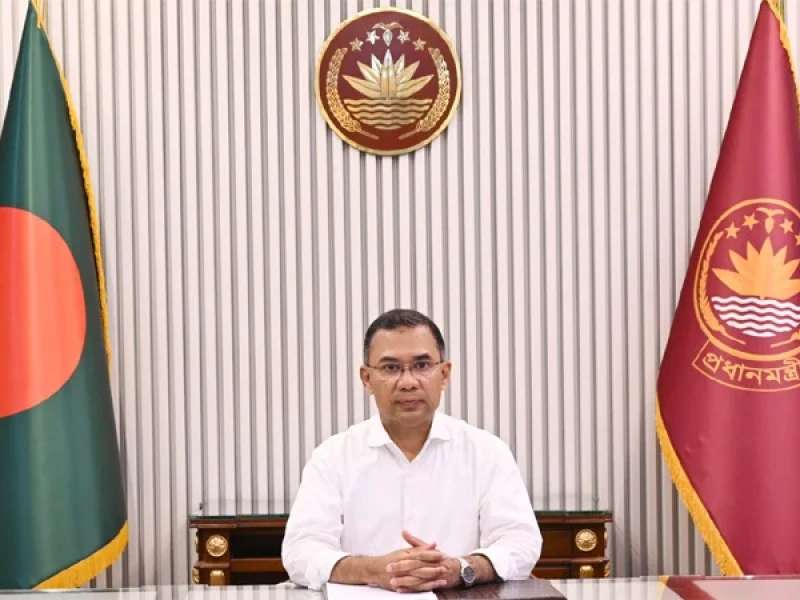 ছুটির দিনে রাজধানীর পরিচ্ছন্নতা দেখতে নিজেই গাড়ি চালিয়ে সড়ক পরিদর্শন করলেন প্রধানমন্ত্রী