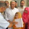 প্রতিবন্ধী ৩ ব্যক্তির হাতে নিয়োগপত্র তুলে দিলেন প্রধানমন্ত্রী