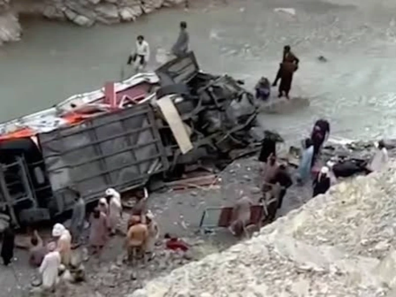 40 killed as overcrowded bus plunges into ravine in Pakistan