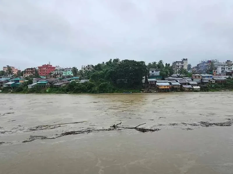 3 Bandarban rivers swell amid heavy rains; over 100 tourists stranded