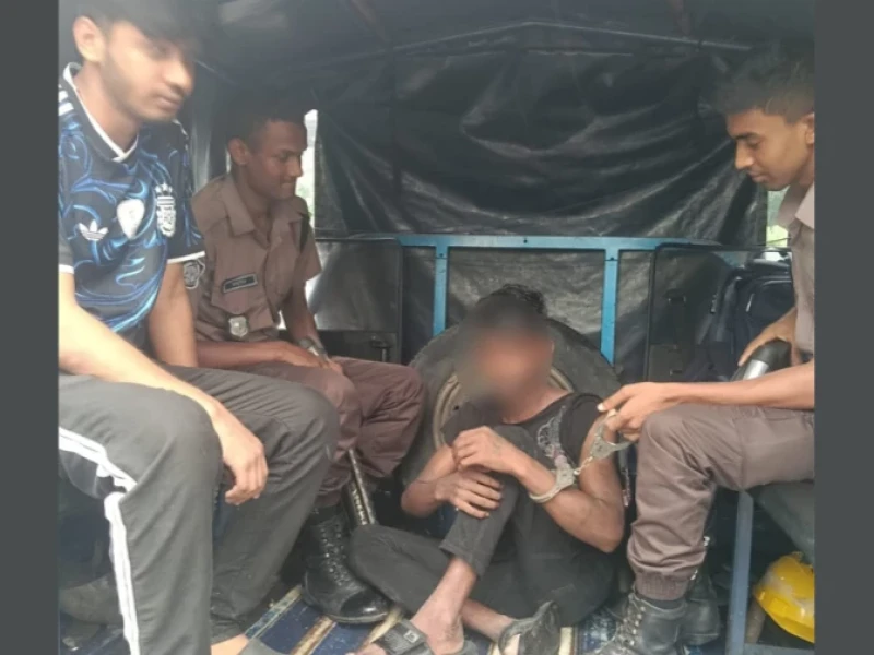 Traffic policemen detain alleged snatcher at Banani