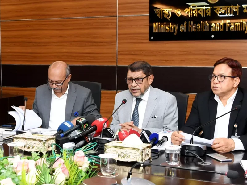 বন্যাকবলিত ১১ জেলায় স্বাস্থ্যকর্মীদের ছুটি বাতিল: স্বাস্থ্যমন্ত্রী