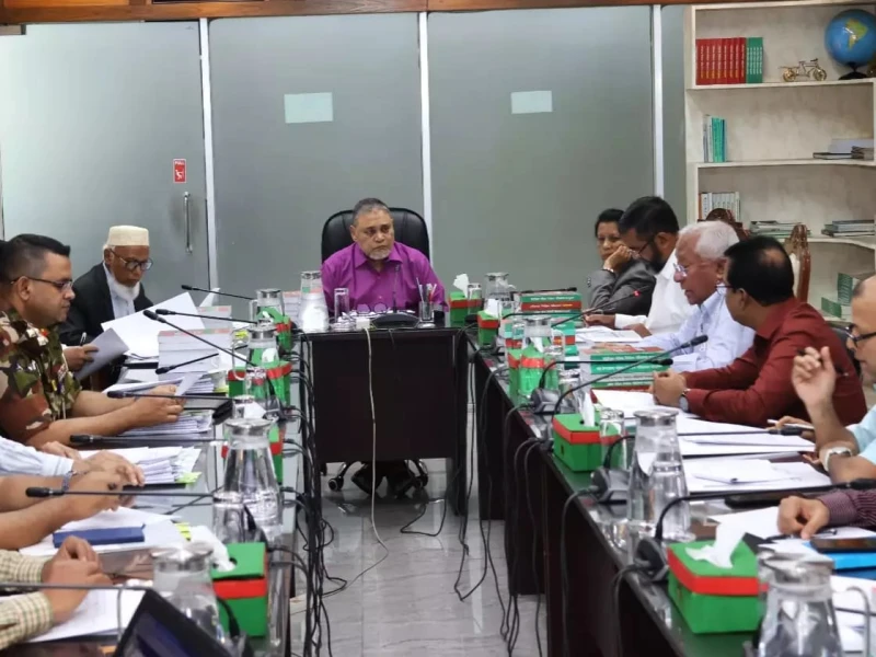 EC moves to bar dual citizens, MPO teachers from local polls