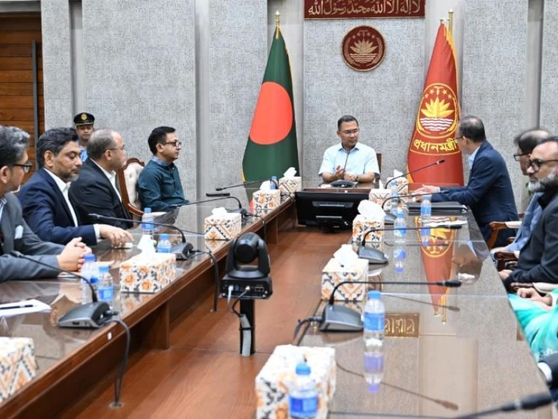 পোশাক শিল্পের বিকাশে প্রতিবন্ধকতা দ্রুত দূর করার নির্দেশনা প্রধানমন্ত্রীর