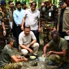 PM makes surprise visit to Army summer exercise, observes field training