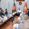 পোশাক শিল্পের বিকাশে প্রতিবন্ধকতা দ্রুত দূর করার নির্দেশনা প্রধানমন্ত্রীর