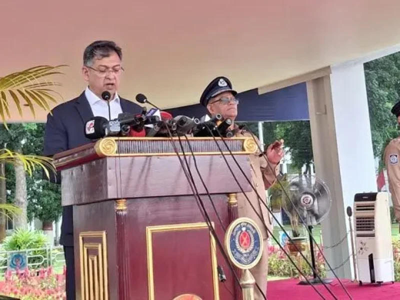 পুলিশকে দলীয় প্রভাবমুক্ত ও মানবিক বাহিনী হিসেবে গড়ে তুলতে হবে: স্বরাষ্ট্রমন্ত্রী