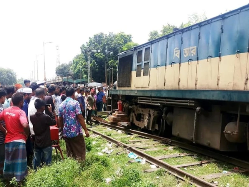 Train services resume on Parbatipur-Burimari route, probe body formed
