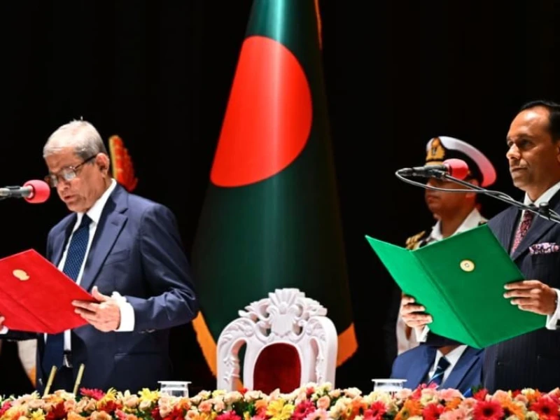 Mirza Fakhrul takes oath as 23rd President