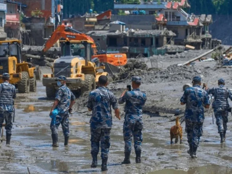Death toll nears 400, rescuers search for 1,400 missing after Nepal-Tibet floods