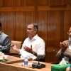 PM chairs meeting of ruling party MPs