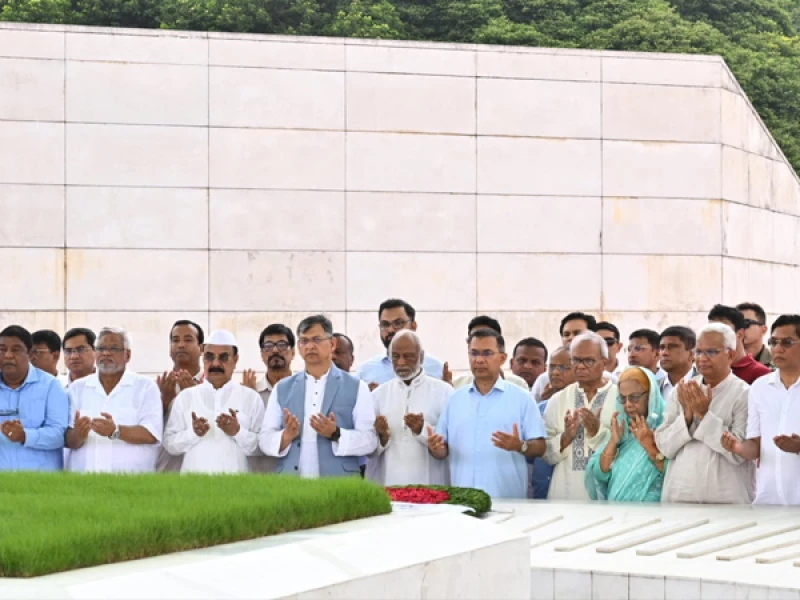 বিএনপির প্রতিষ্ঠাবার্ষিকী উপলক্ষে বাবা-মায়ের কবরে প্রধানমন্ত্রীর শ্রদ্ধা