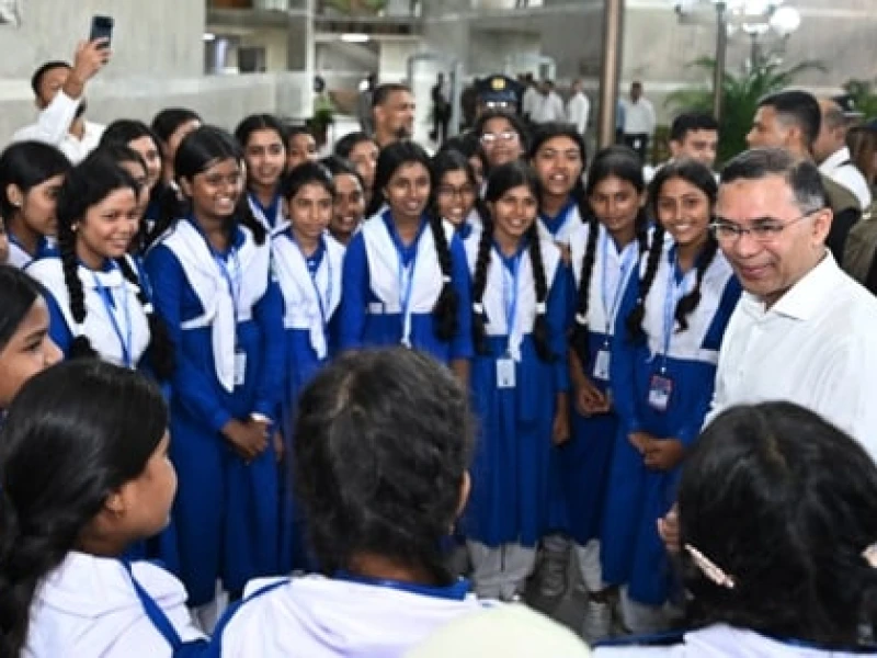PM urges students to care for animals, protect environment