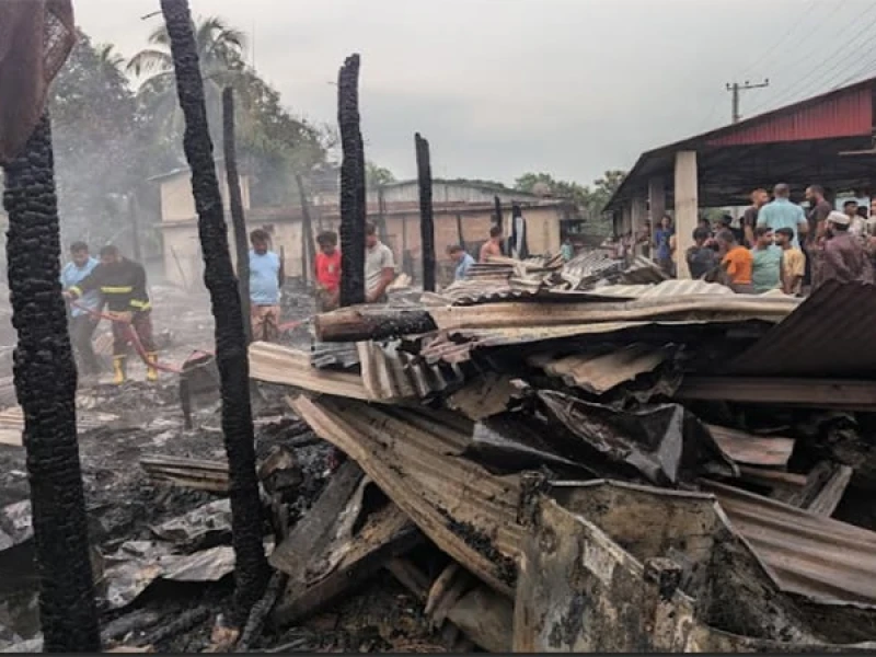 বান্দরবানের বলীপাড়া বাজারে অগ্নিকাণ্ডে ১৩টি দোকান পুড়ে ছাই