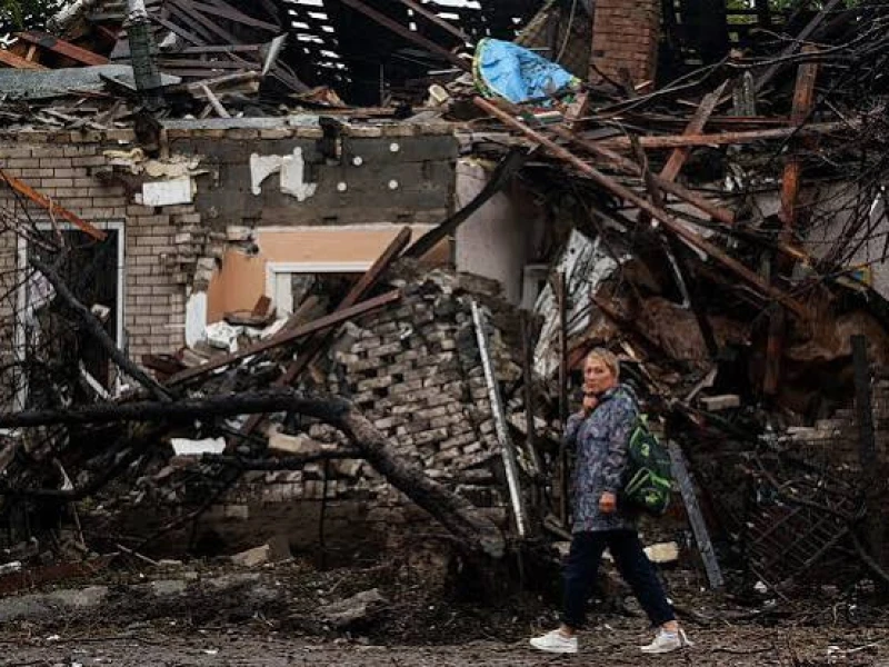 At least seven killed in Russian and Ukrainian strikes