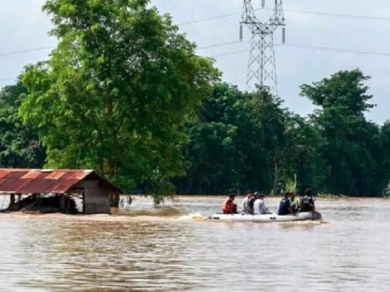 Myanmar rescuers fear 10 dead in cut-off flood zone