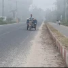 কুয়াশায় ঢেকেছে পঞ্চগড়ের জনপদ, দুয়ারে কড়া নাড়ছে শীত