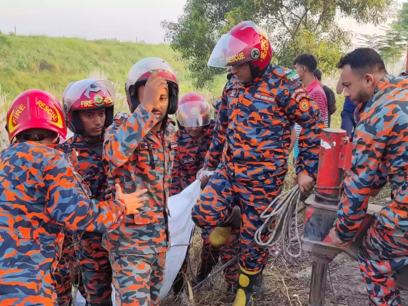 3 killed as bus plunges into ditch on Dhaka-Mawa Expressway