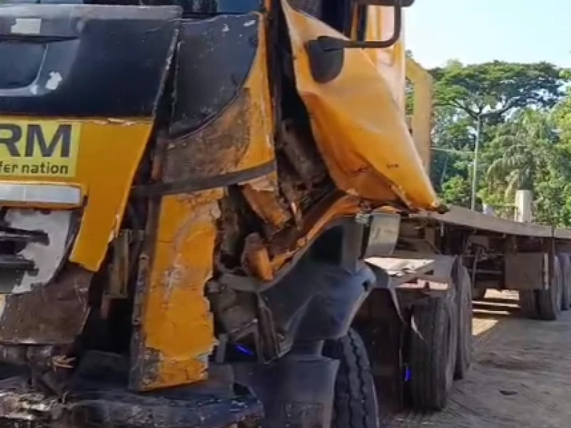 5 killed as lorry rammed into bus passengers in Chattogram
