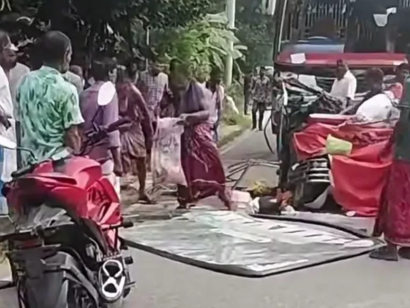 7 killed as bus collides with auto-rickshaw in Mymensingh