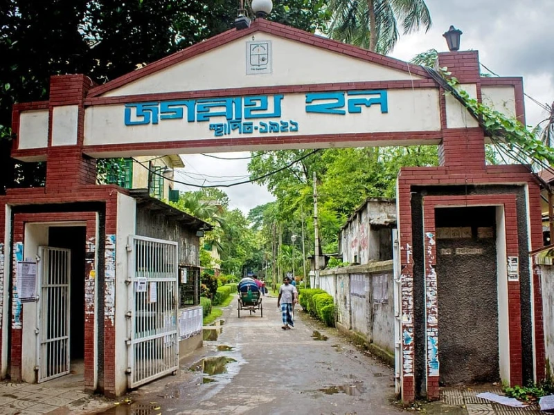 DU student survives fall from nine-storey hall building, hospitalised