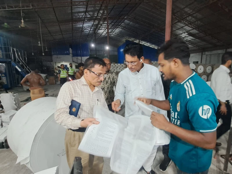 অকস্মাৎ পাঠ্যবই ছাপার প্রেস পরিদর্শনে শিক্ষামন্ত্রী