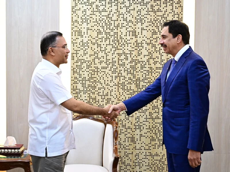 PM seeks DP World investment in free trade zones, rail-based ICDs