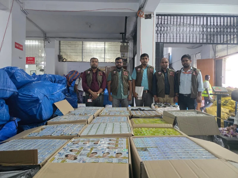 কাস্টমস গোয়েন্দার ধারাবাহিক অভিযানে নিষিদ্ধ ক্রিমসহ বিপুল পরিমাণ পণ্য আটক