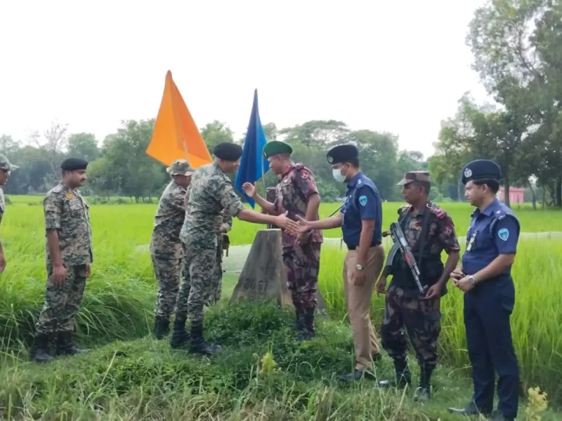 BSF hands over two Bangladesh policemen to BGB