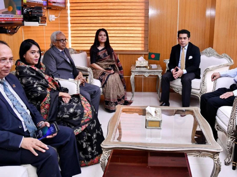 New chief info commissioner, 2 commissioners meet Information Minister