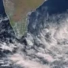 Low pressure over Eastcenral Bay intensifies into well-marked low