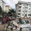 Five dead as bottom of Istanbul building crumbles